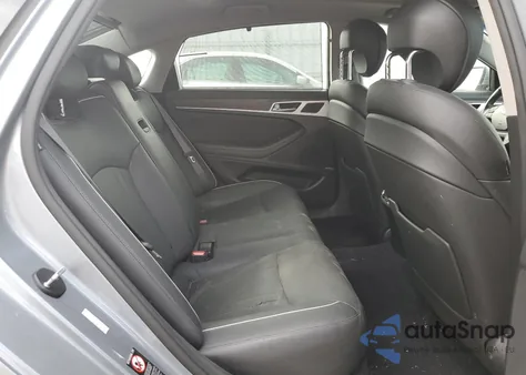 2015 Hyundai Genesis 3.8L z USA, uszkodzony, nr VIN KMHGN4JE5FU070429